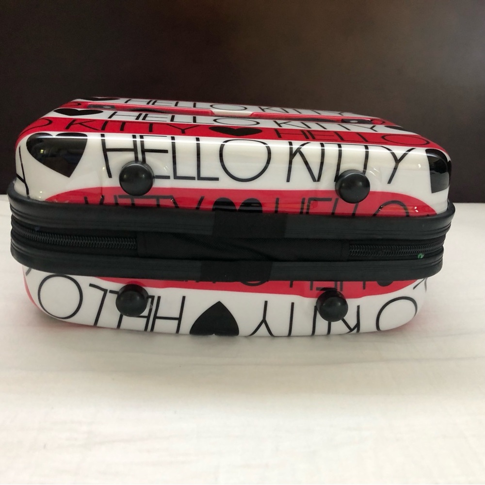 Hello Kitty hardshell travel case - Picture 6 of 12